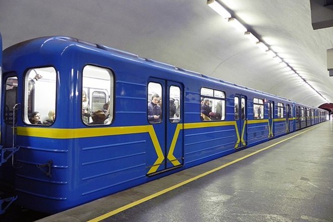 Сегодня в Киеве могут ограничить вход на три станции метрополитена