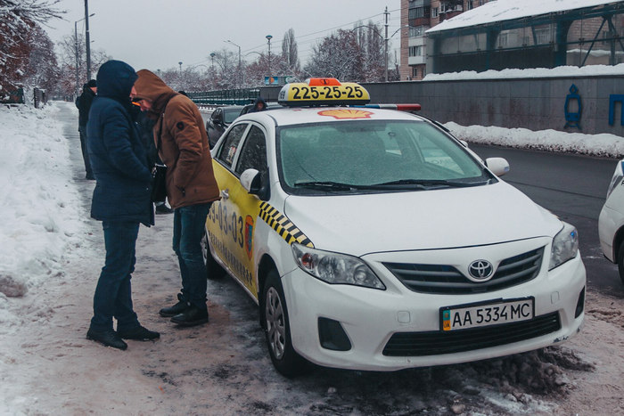 Подполковник СБУ с пистолетом угнал в Киеве такси - Ассоциация владельцев оружия (фото)