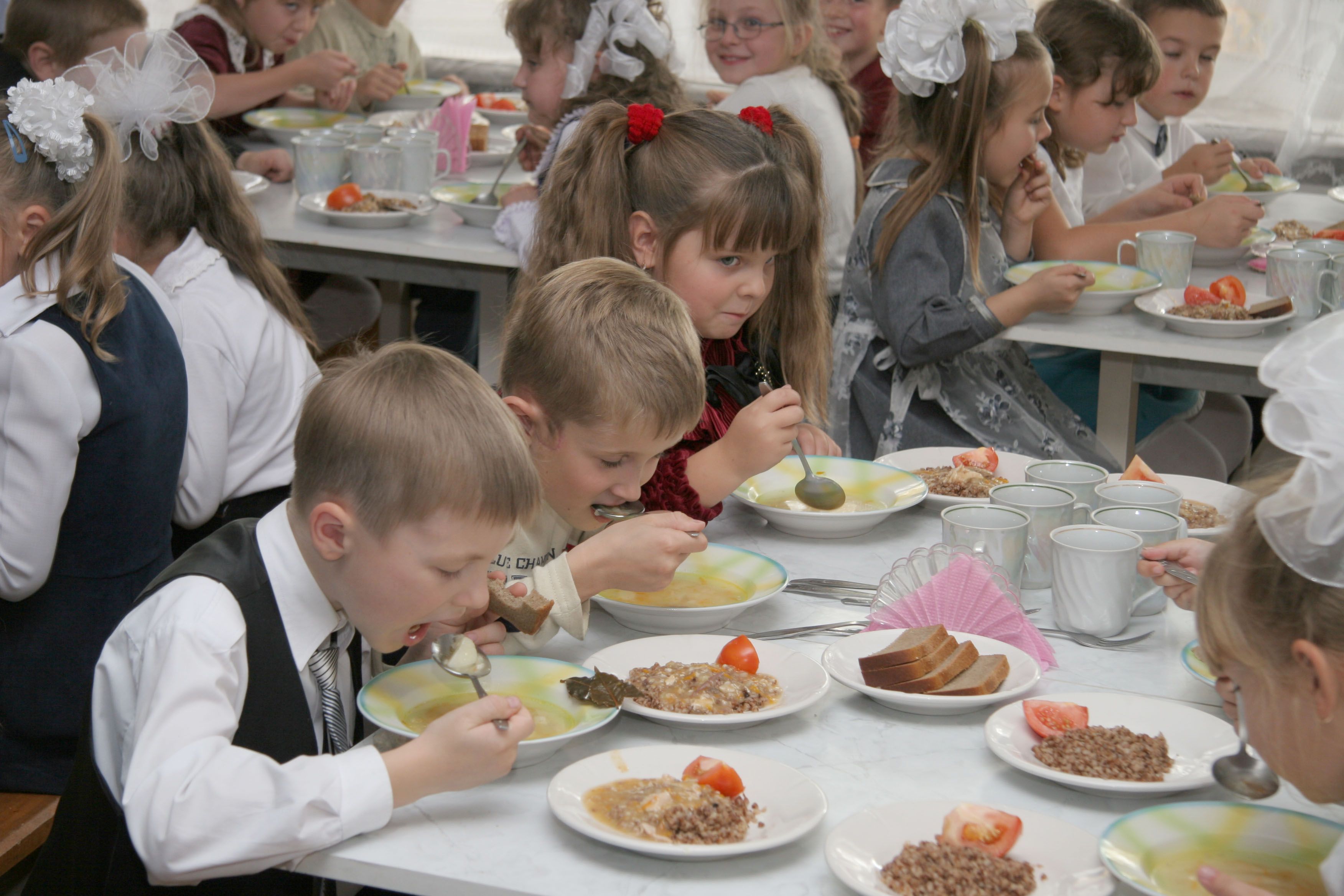 От КГГА ждут изменения организации питания школьников