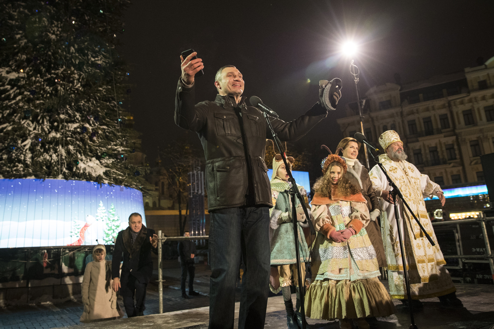 Кличко принял участие в церемонии зажжения огней на главной новогодней елке Украины