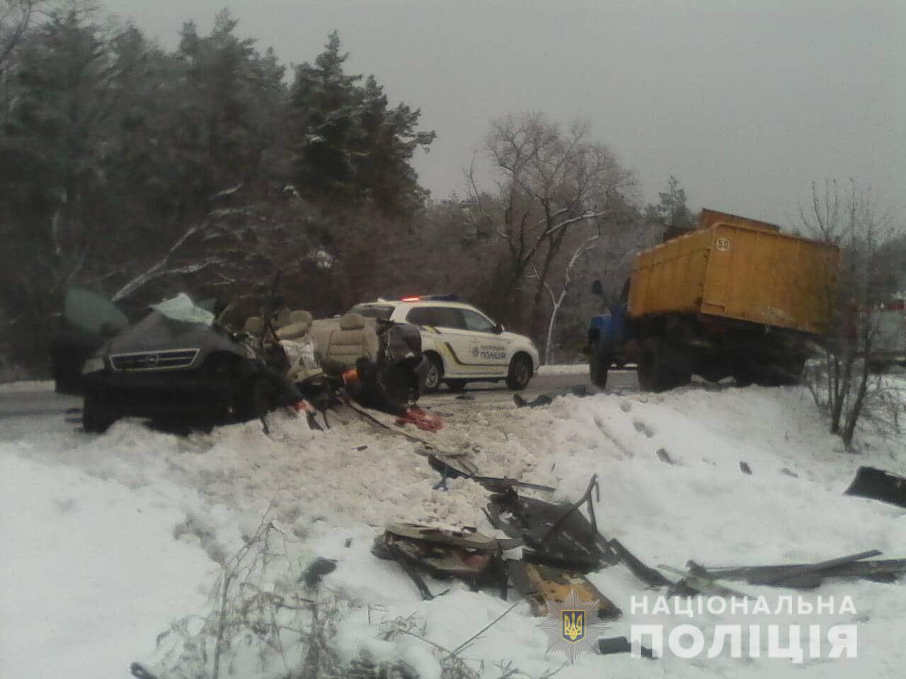 В страшном ДТП на Киевщине три человека погибли, двое госпитализированы в тяжелом состоянии
