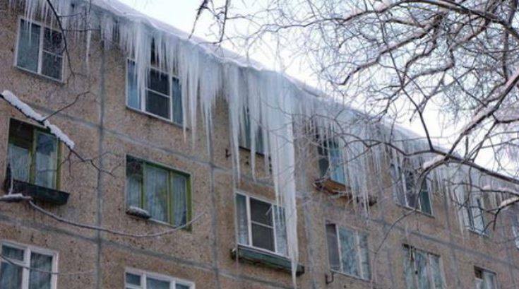 Киевлян предупреждают об опасности падения сосулек