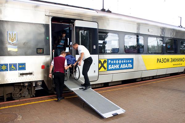 Лица с инвалидностью с сегодняшнего дня могут покупать льготные билеты на поезд онлайн (видео)