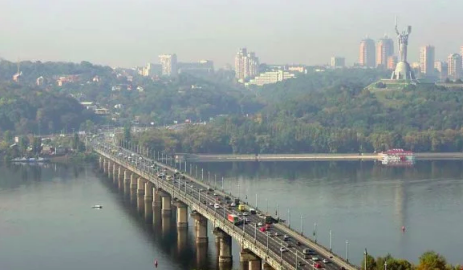 Стоимость интернета в столице может увеличиться из-за проблем провайдеров с арендой двух мостов в Киеве