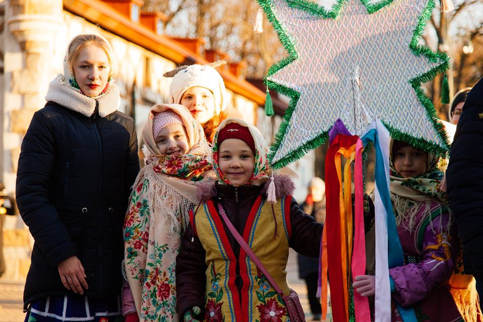 В Киеве и других городах Украины синхронно споют рождественскую колядку