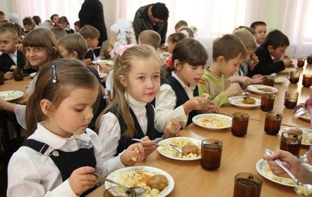 Школьников Сквирского района целый год за 1,6 млн гривен будет кормить белоцерковский предприниматель