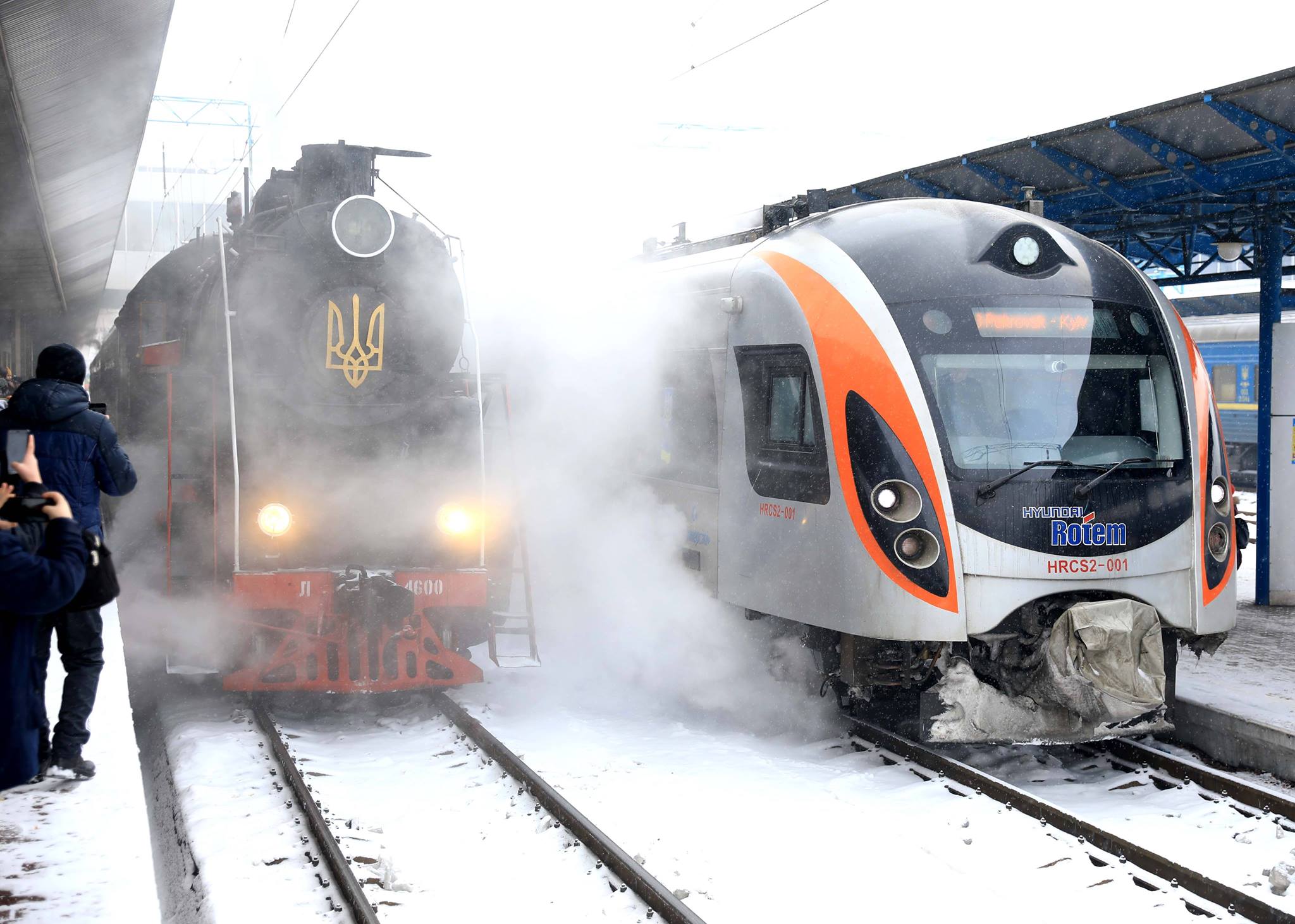 Перед Рождеством на ретропоезде вокруг Киева прокатились около 200 человек (видео)