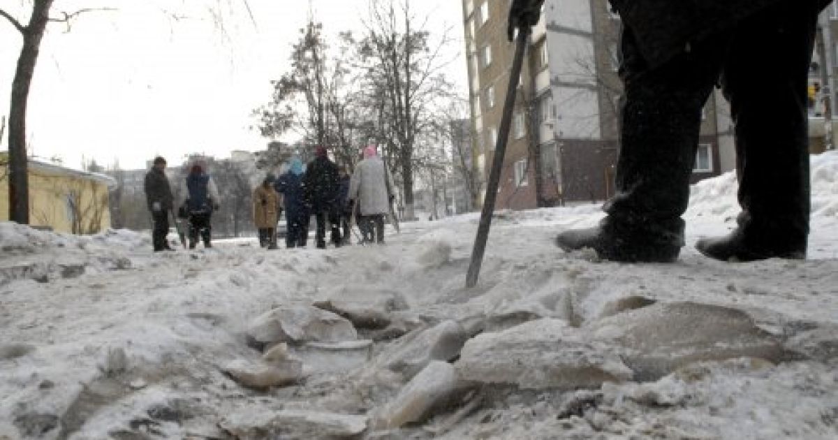 Около 200 киевлян за выходные травмировались из-за гололеда