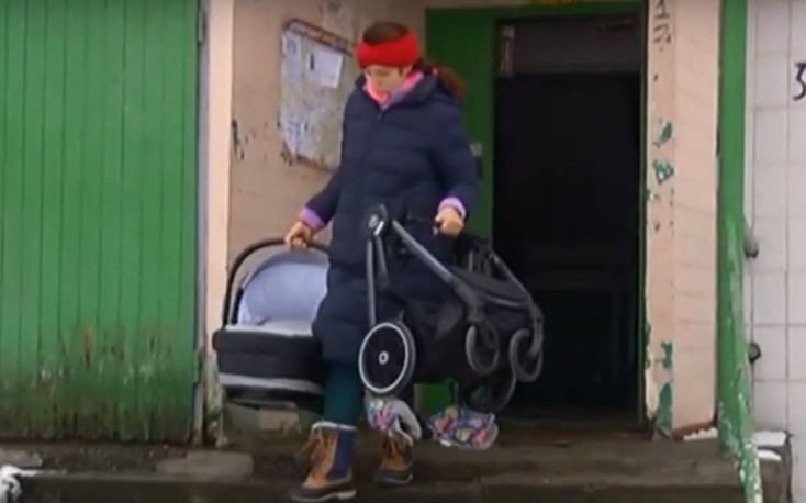 Жители столицы продолжают жаловаться на отсутствие пандусов на улицах Киева (видео)