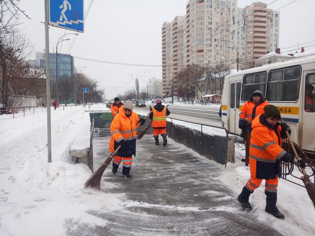 В зависимости от интенсивности снега в Киеве к работе будут привлекать до 390 единиц спецтехники, - КГГА