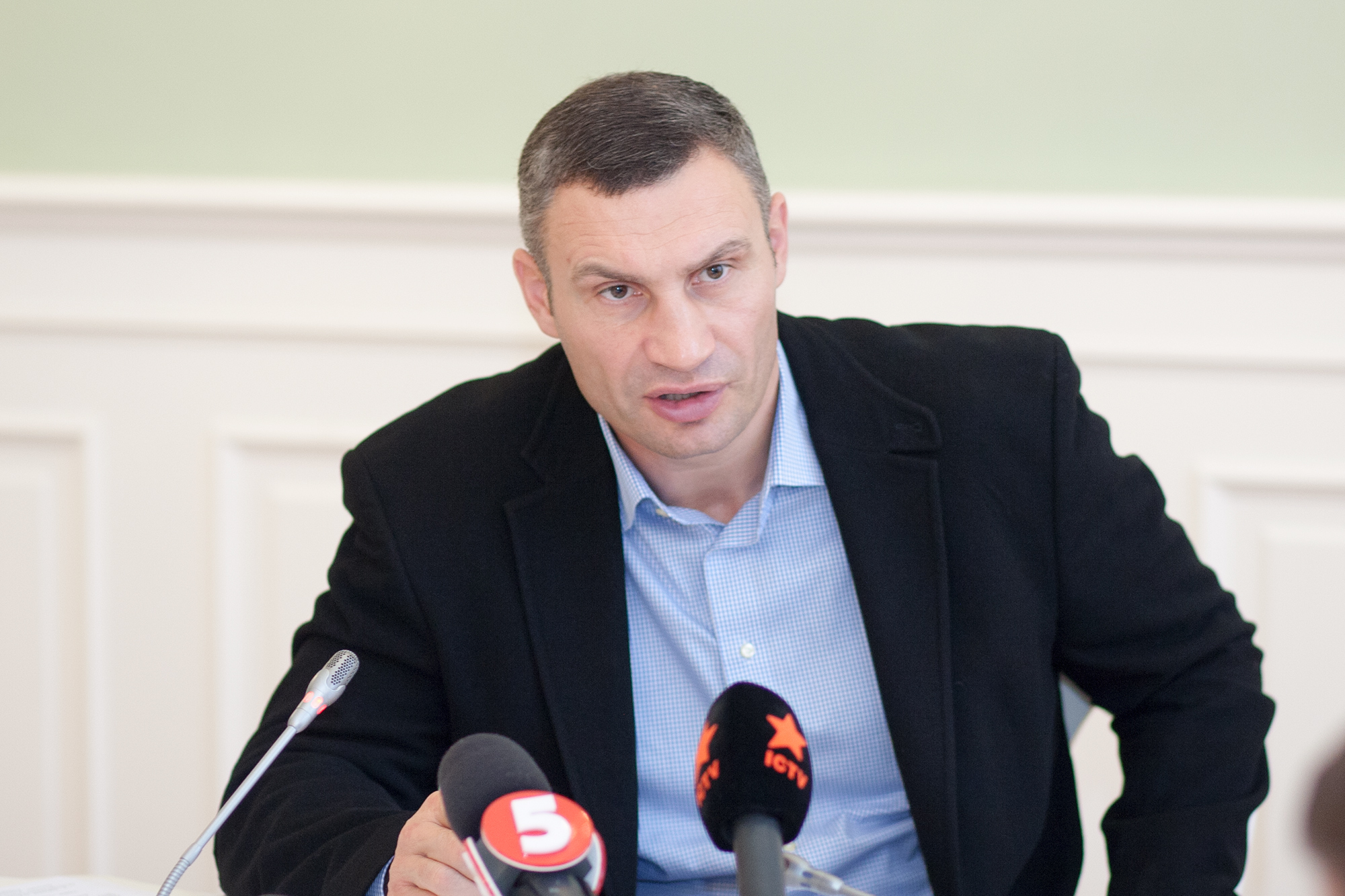 Кличко требует от Киевсовета урегулировать вопрос выплат помощи семьям погибших в АТО киевлян