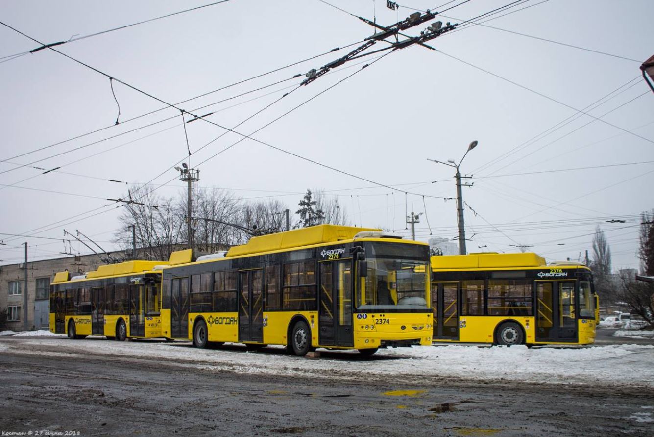 Из-за прорыва водовода в центре Киева вместо троллейбусов №№ 6, 16, 18 запускают временные маршруты (схема)