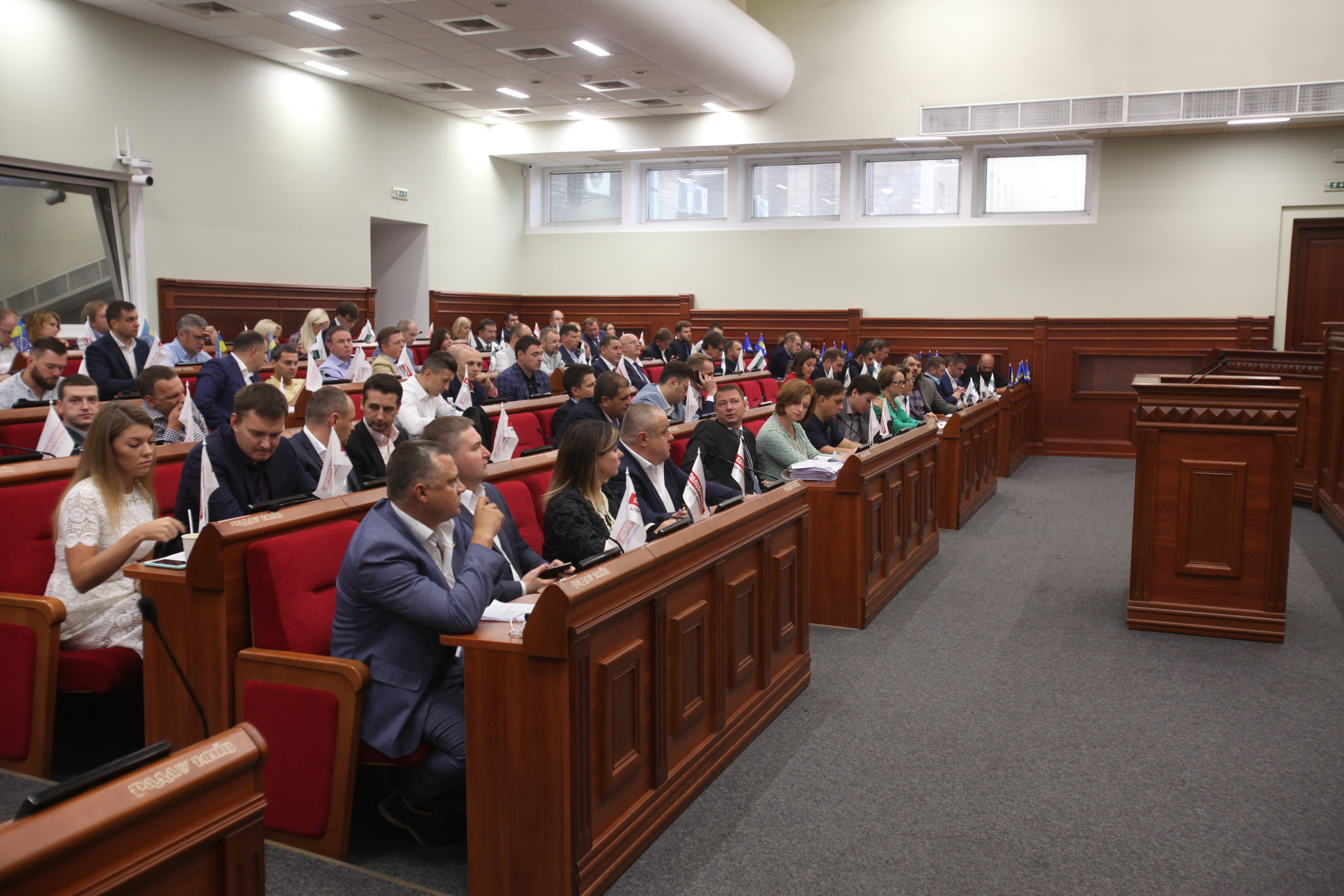 Киевсовет решил выделить почти 51 млн гривен на выплаты семьям погибших киевлян-участников АТО вместо земли