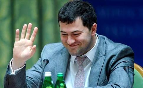 Суд арестовал 300 тысяч долларов на британских счетах Романа Насирова