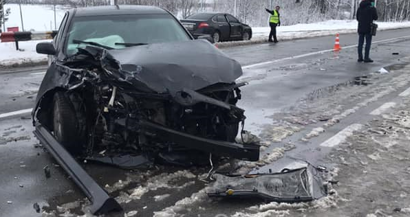 Пострадавших в ДТП на Киевщине пришлось вырезать из автомобиля (фото, видео)