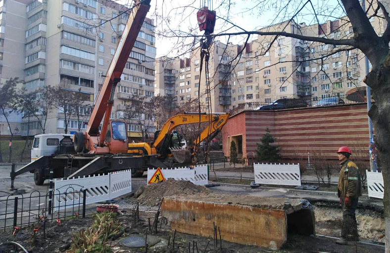 Почти полсотни домов в Соломенском районе Киева остаются без отопления и горячей воды