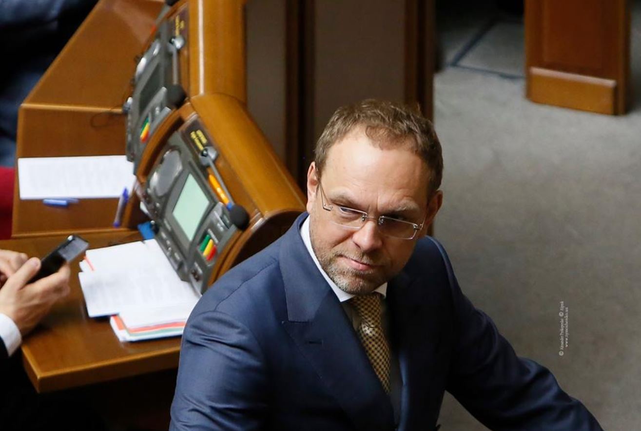 Власенко заявил, что обжалует в ВС отказ удовлетворить иск Тимошенко к Порошенко