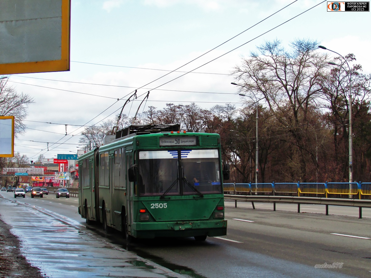 Два столичных троллейбуса и автобус изменят движение в ночь на 24 февраля