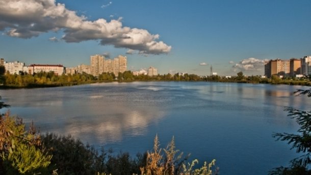 На одном из озер Дарницкого района Киева обустраивают очистные сооружения