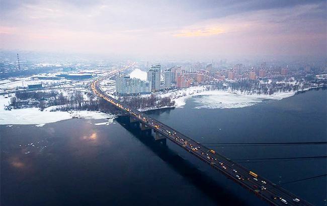 Завтра в Киеве частично ограничат движение по двум мостам