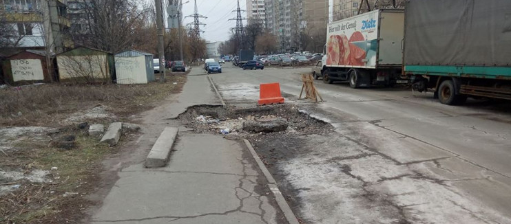 Для восстановления асфальтного покрытия в Голосеевском районе Киева требуется почти 700 млн гривен