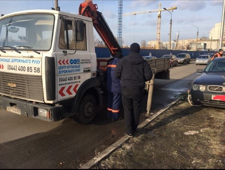 За неделю в Киеве эвакуировали на спецплощадку 31 транспортное средство (фото)