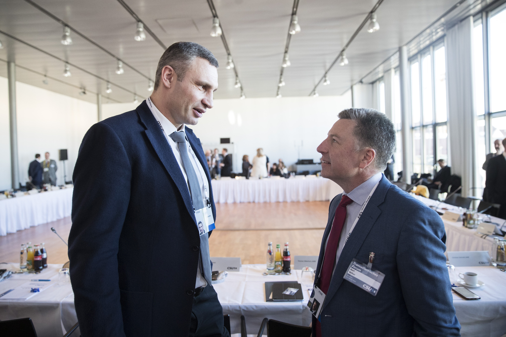 На Мюнхенской конференции Кличко встретился со спецпредставителем Госдепартамента США Волкером