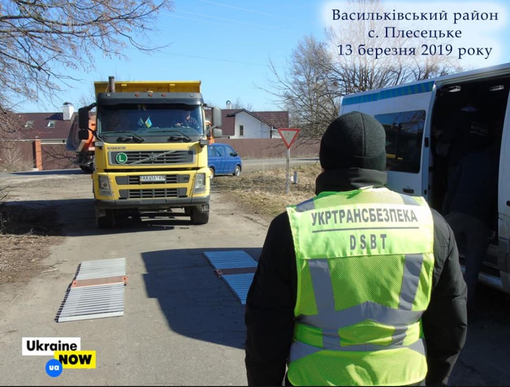 На Васильковщине на отремонтированном участке дороги установили весовой контроль для грузовиков (фото)