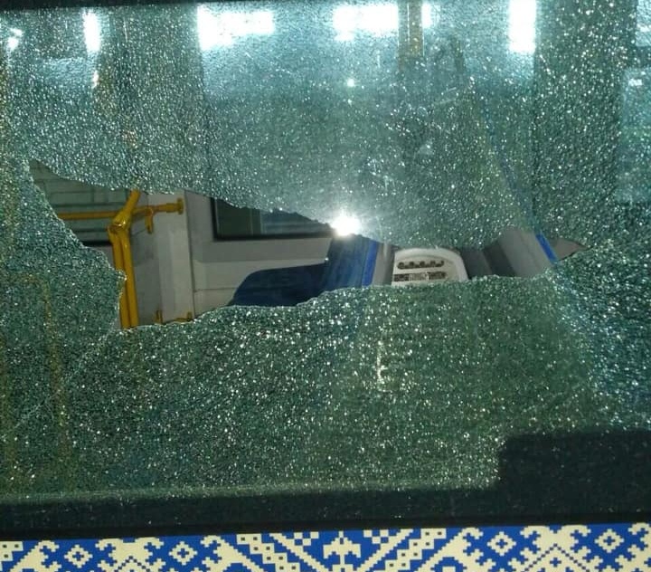 В столичном скоростном трамвае неизвестные разбили стекло