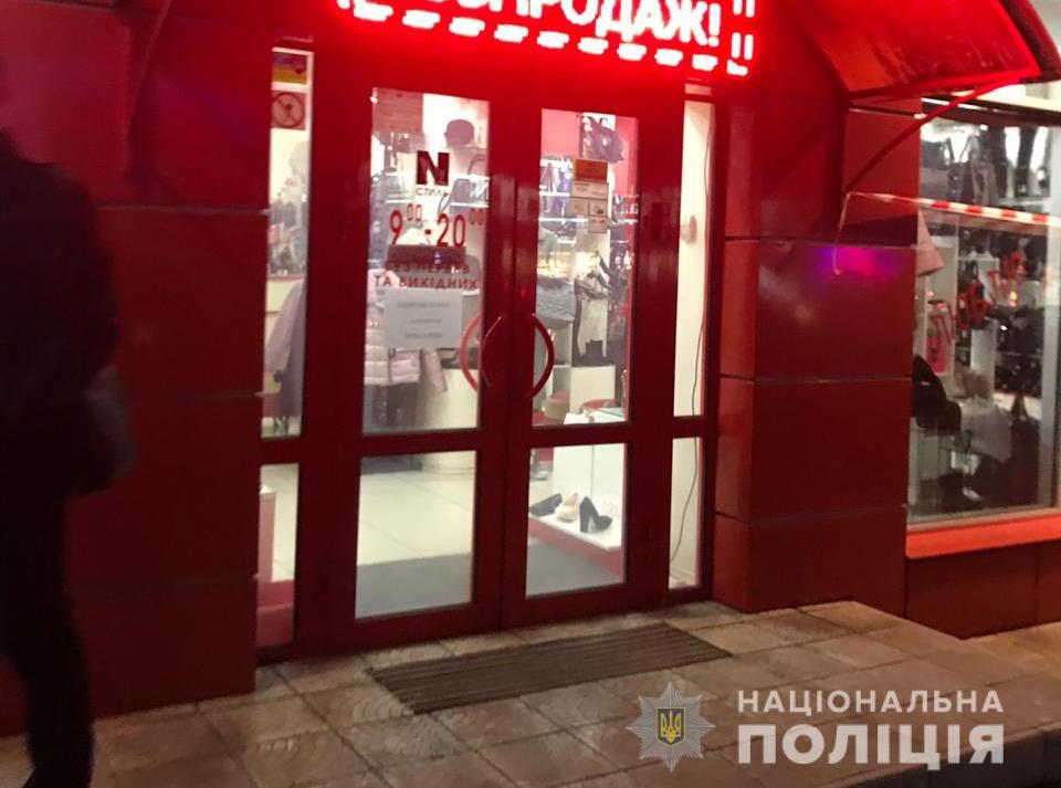 В Борисполе неизвестные в масках украли из ювелирного магазина драгоценностей на 5 млн гривен