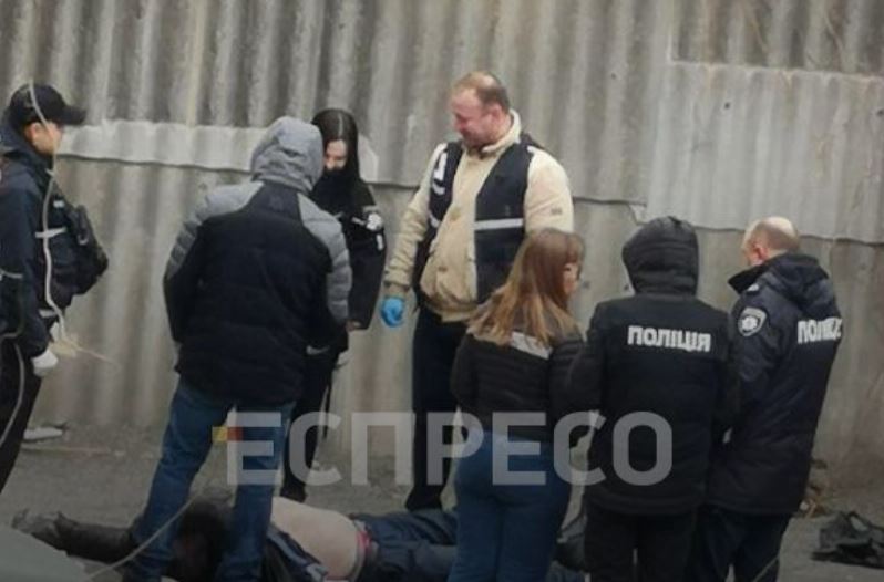 В Киеве возле церкви на Лукьяновке нашли мертвым сотрудника Администрации президента (фото, видео)