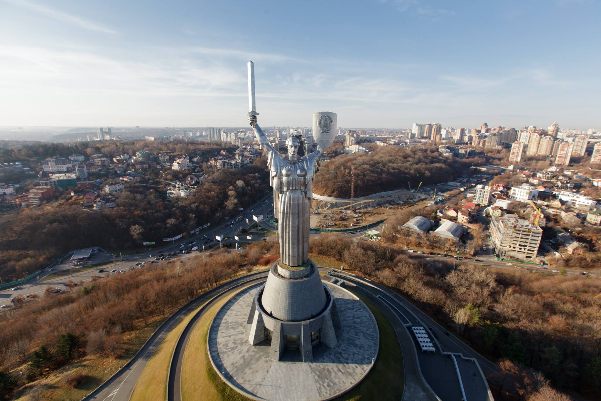 Смотровая площадка на статуе Родины-Матери в Киеве возобновила работу