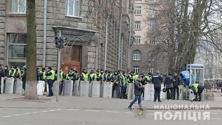 Охрану общественного порядка в центре Киева обеспечивают 3 тысячи правоохранителей