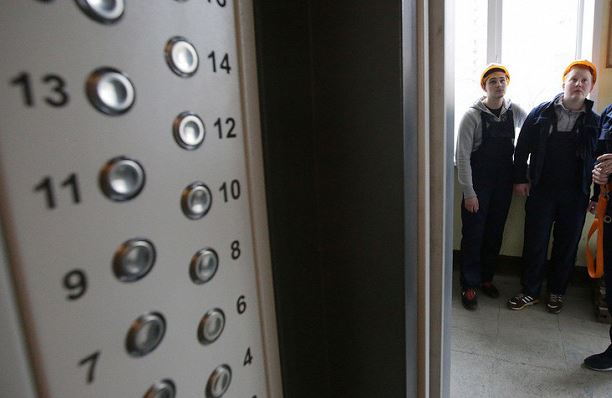 Полугодичное обслуживание лифтов в жилых домах Днепровского района получит компания члена партии Медведчука