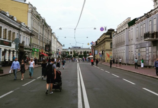 На пешеходной улице Сагайдачного в Киеве могут временно восстановить движение транспорта