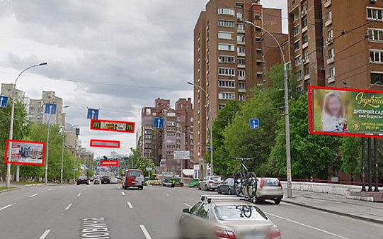 Улицу Антоновича в Киеве очистили от рекламы (фото)