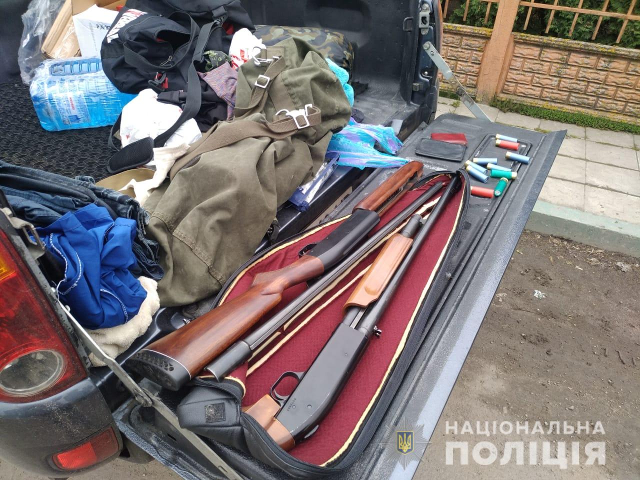 Правоохранители изъяли оружие у постояльцев отеля на Киевщине (видео)