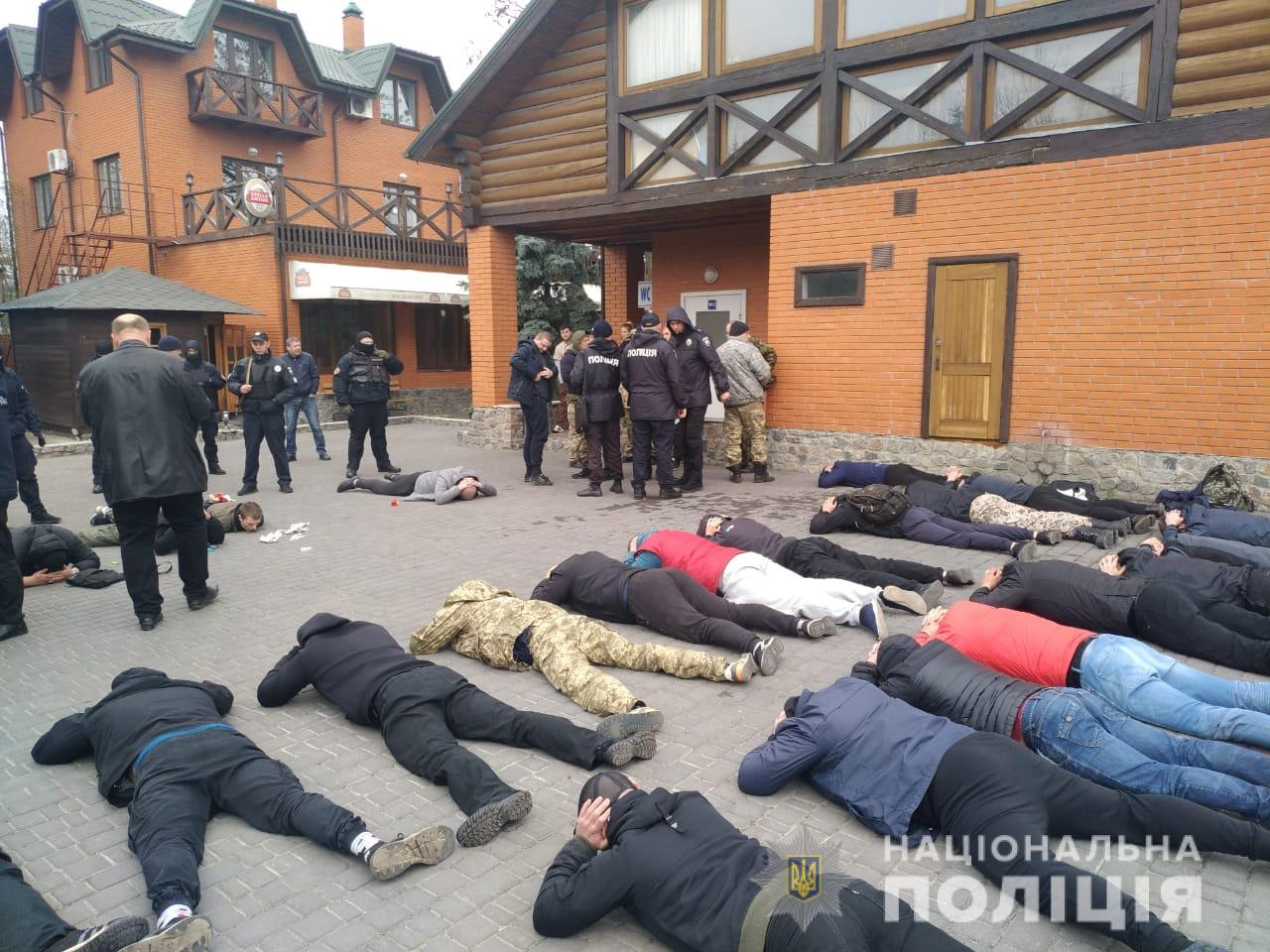 В Васильковском районе Киевщины полиция пресекла попытку рейдерского захвата аграрного кооператива (фото)