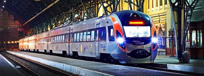 “Укрзализныця” назначила дополнительные поезда на Пасху по результатам опроса в соцсети