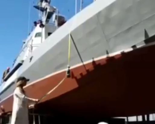 Новый бронированный военный катер спустили на воду в Киеве (видео)