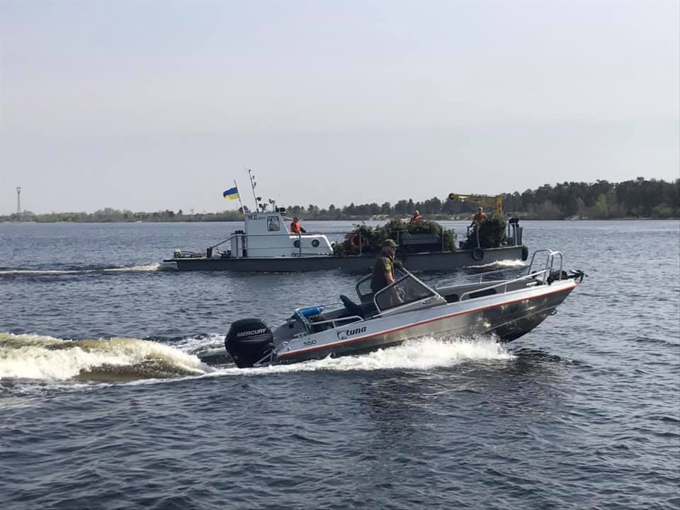 В устье реки Десна под Киевом установили 400 искусственных нерестовых гнезд (фото)