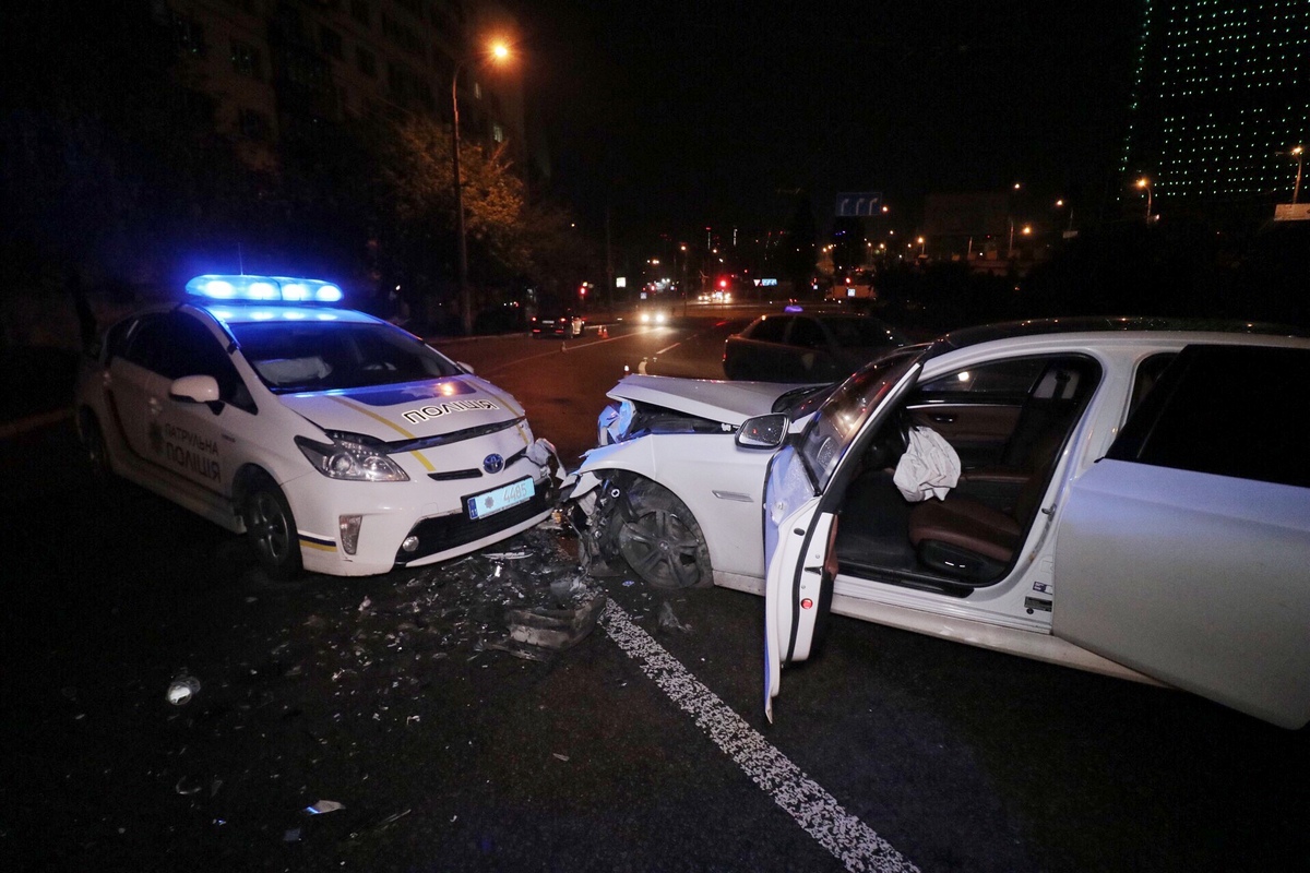 В ДТП с участием машины патрульной полиции пострадало три человека (фото, видео)