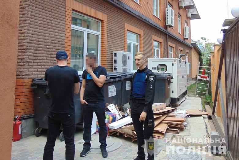 Около 40 неизвестных пытались захватить отельный комплекс в Киеве - Нацполиция (фото, видео)