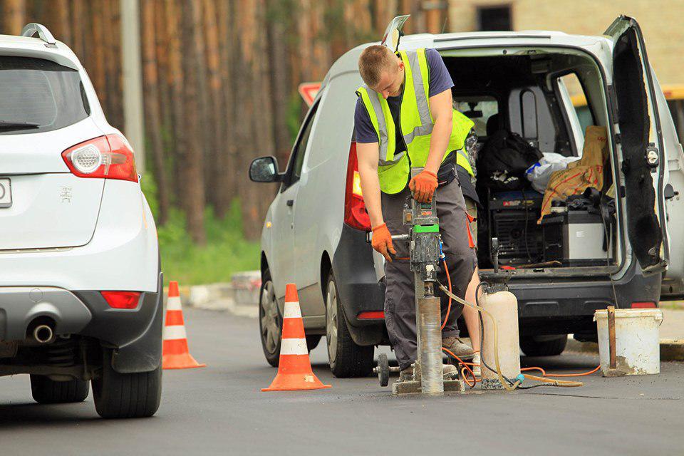 В Ирпене продолжают ремонтировать дороги и контролировать качество работ (видео)