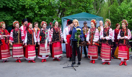 Цикл концертов “Артисты столицы - киевлянам” шагает Святошинскими парками