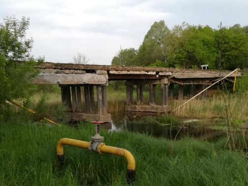 На Киевщине два села остались без газа из-за повреждения газопровода при обвале старого моста (фото)