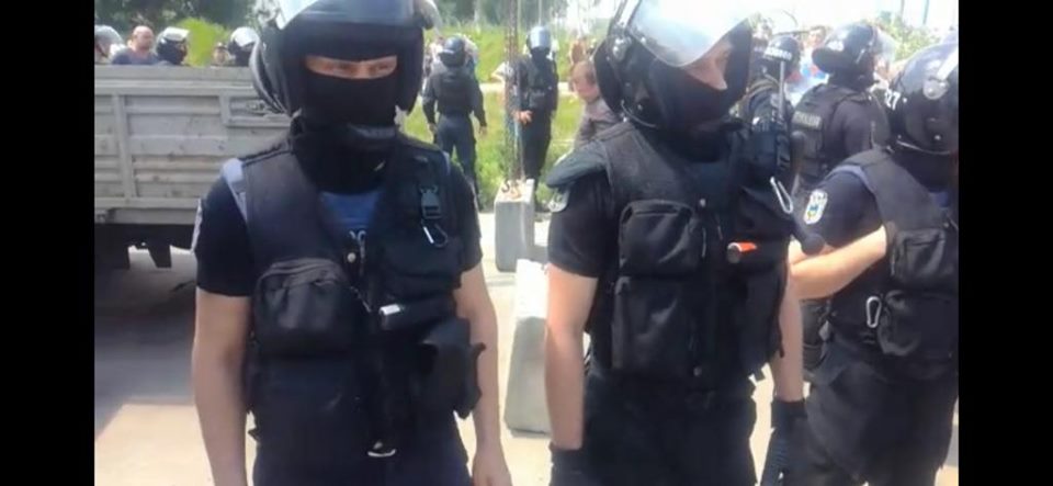 “Патриотика на Озерах” просит начальника киевской полиции объяснить, зачем его сотрудники били мирных граждан