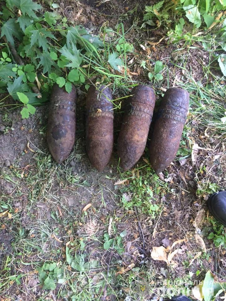 В Бориспольском районе возле детсада обнаружили снаряды времен Второй мировой войны