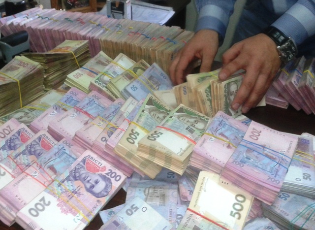 Киевские фискалы изъяли более 2 млн гривен у подозреваемых в уклонении от уплаты налогов