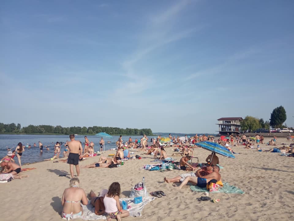 Жителям Украинки снова не рекомендуют купаться в Днепре и Стугне